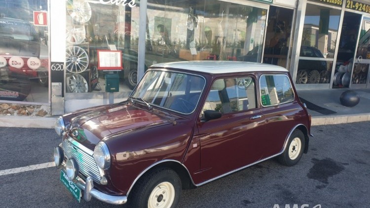 Austin Mini Super De Luxe Saloon