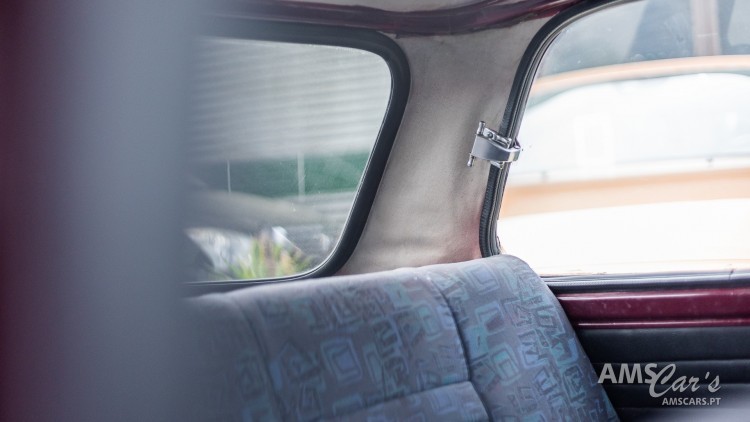 Austin Mini Super De Luxe Saloon