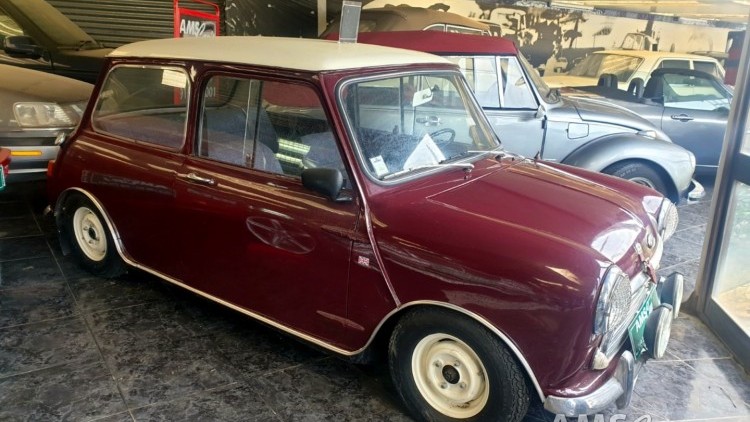 Austin Mini Super De Luxe Saloon