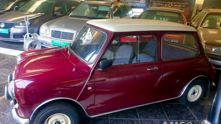 Austin Mini Super De Luxe Saloon