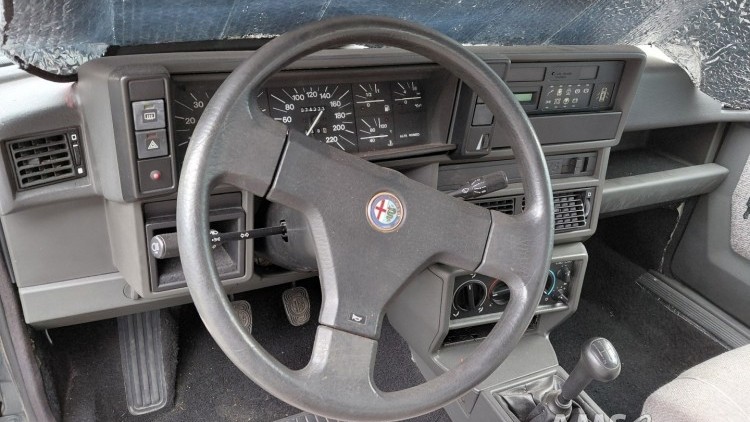 Alfa Romeo 75 1.6