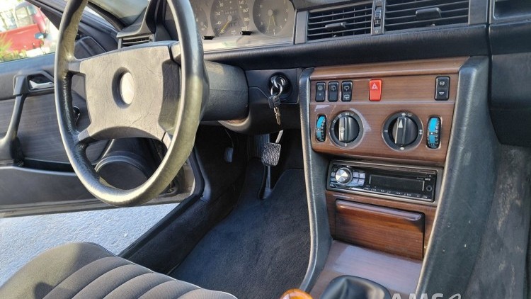 Mercedes-Benz 250 TD