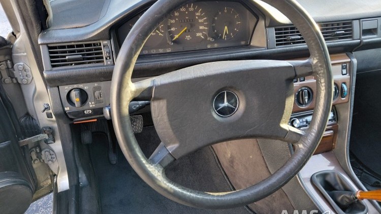 Mercedes-Benz 250 TD