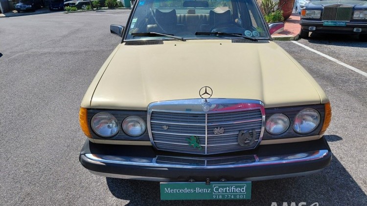 Mercedes-Benz 240 D C/ AC vers&atilde;o americana