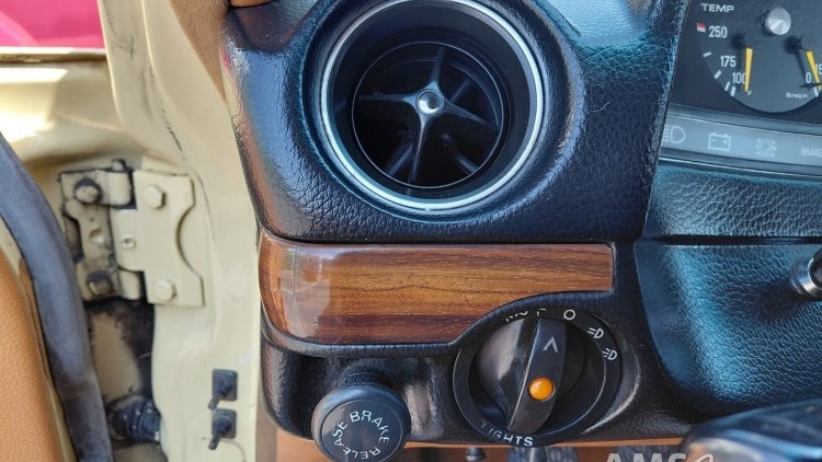 Mercedes-Benz 240 D C/ AC vers&atilde;o americana