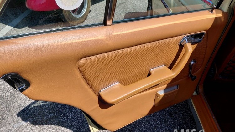 Mercedes-Benz 240 D C/ AC vers&atilde;o americana