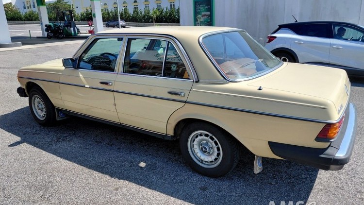 Mercedes-Benz 240 D C/ AC vers&atilde;o americana